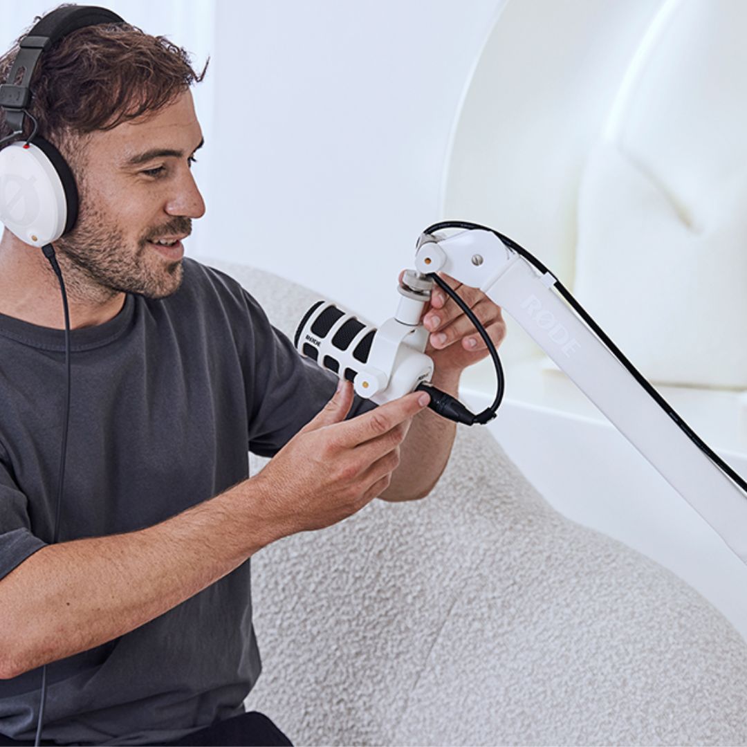 RØDE PodMic Blanco | Micrófono Dinámico Profesional De Calidad Broadcast