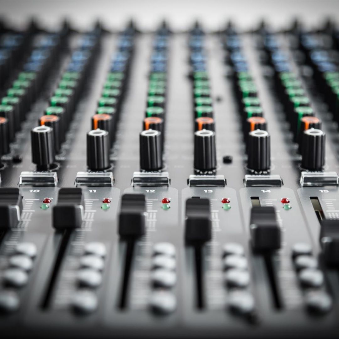 RCF E24 | Consola Analógica 24 Canales