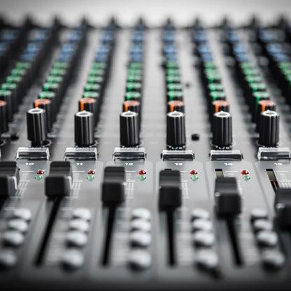 RCF E24 | Consola Analógica 24 Canales