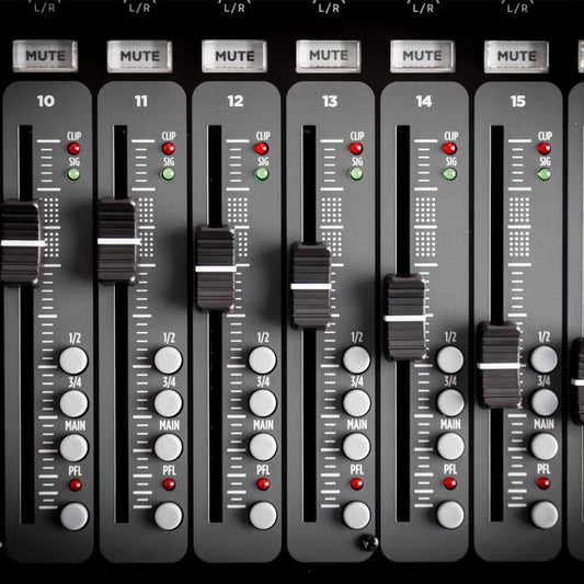 RCF E 24 | Consola de Mezcla Profesional 24 Canales