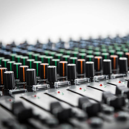 RCF E 24 | Consola de Mezcla Profesional 24 Canales