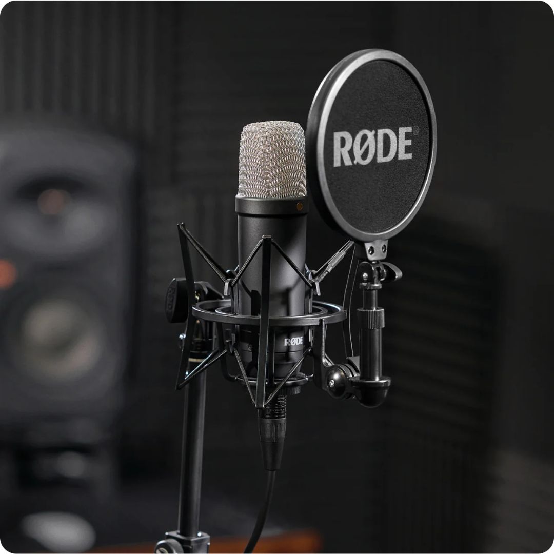 RØDE NT1 Signature Series | Micrófono de condensador profesional con soporte y filtro anti-pop